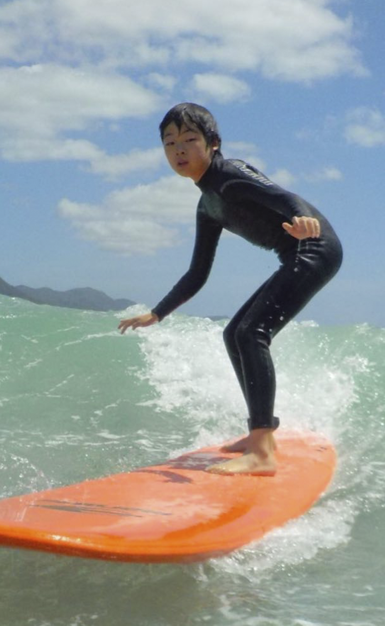 Aluno Criança Surfando